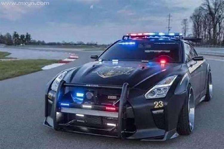 昨晚梦见警察通缉我。我跑路了。什么意思