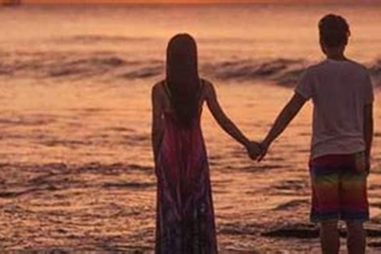 女人梦见滚滚急流的洪水