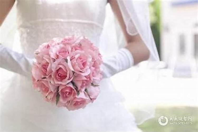 已婚女人梦见前男友来找自己复合