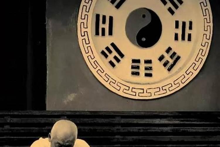 ...骗人的？ 我骨头出现脊柱侧弯 我奶奶去找八字先生给我算八字 为什么...