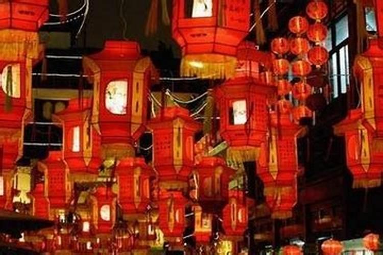 闹花灯的来历150字
