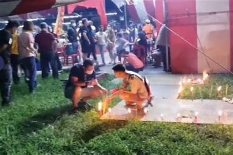 梦见后背被人划了一刀