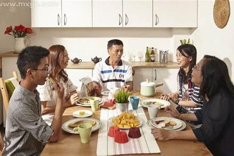 梦见梦和同事一起做饭