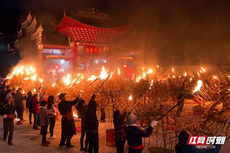 小年祭灶王爷是早上还是晚上