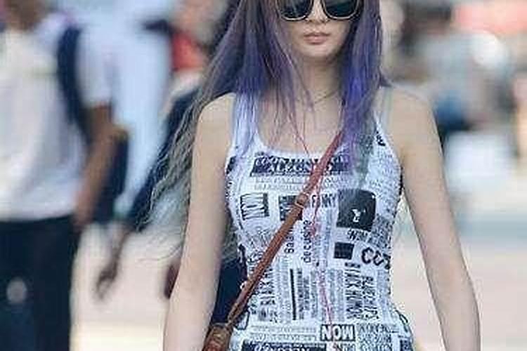 梦见老婆光着身子在大街上跑的预兆