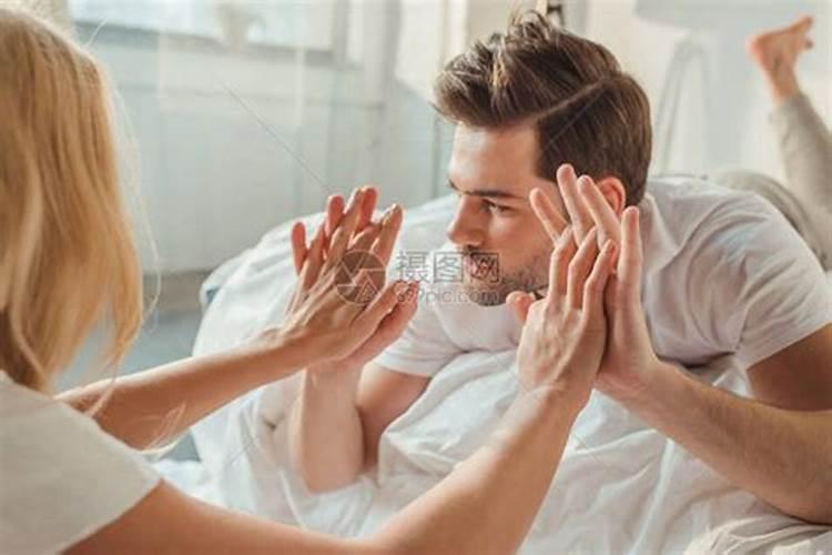 梦见自己老婆和别的男人睡在床上