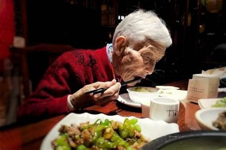 梦见和奶奶吃饭是什么意思