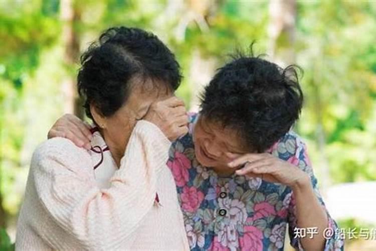 梦见骑着电动车带去世的父亲去看病？