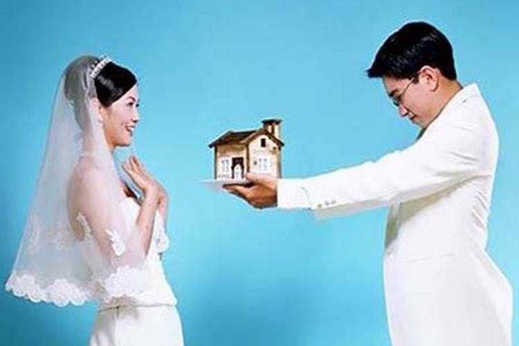 我老婆经常问我要钱,要生活费,凭什么呀？？女人就不应该问男人要钱...