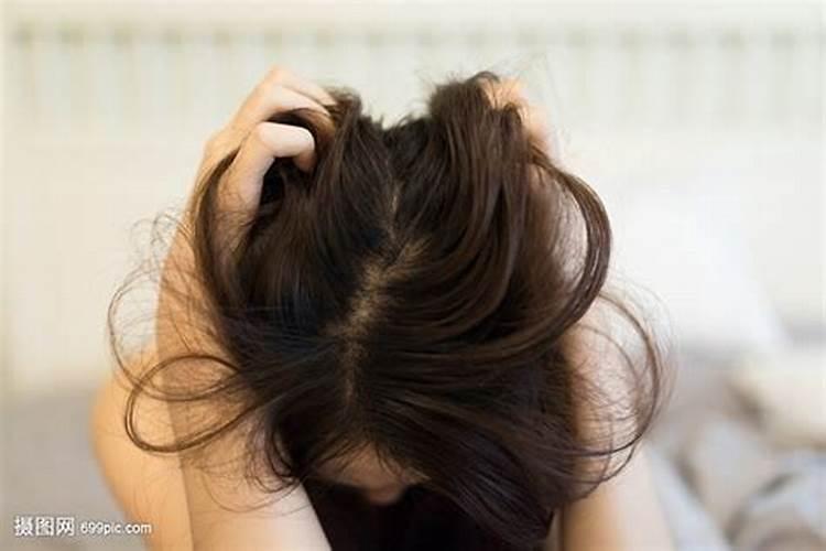 梦见自己掉头发一抓一大把是什么意思