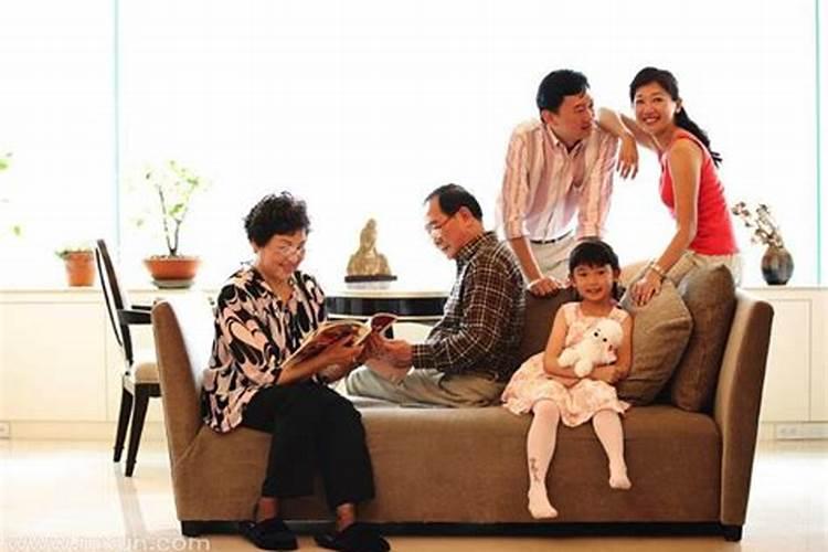 梦见很多人来自己家里的预兆