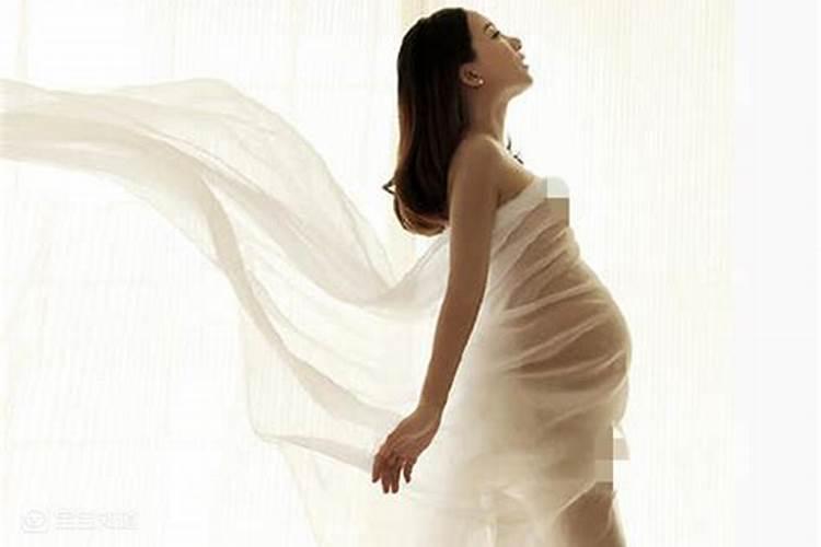 梦见几个女的没穿衣服的预兆