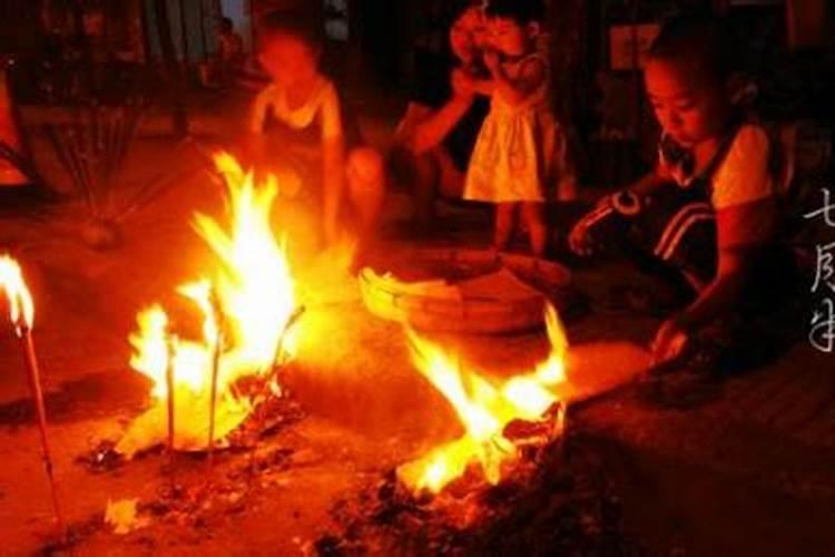 七月十五烧纸在屋里还是屋外
