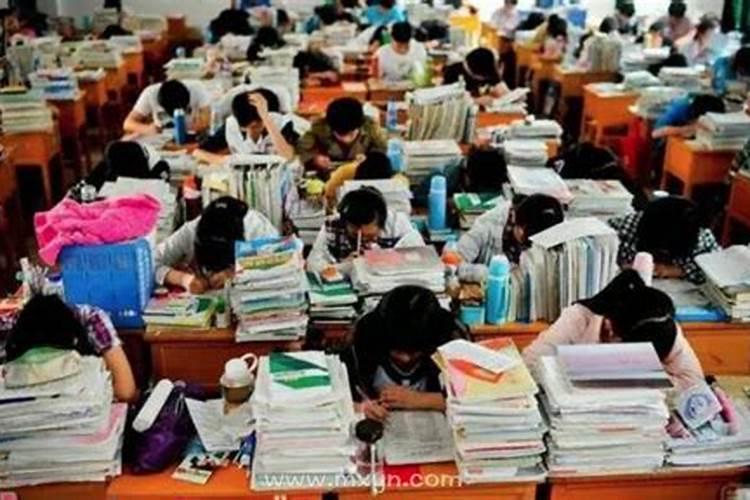 梦见在学校教室里的预兆