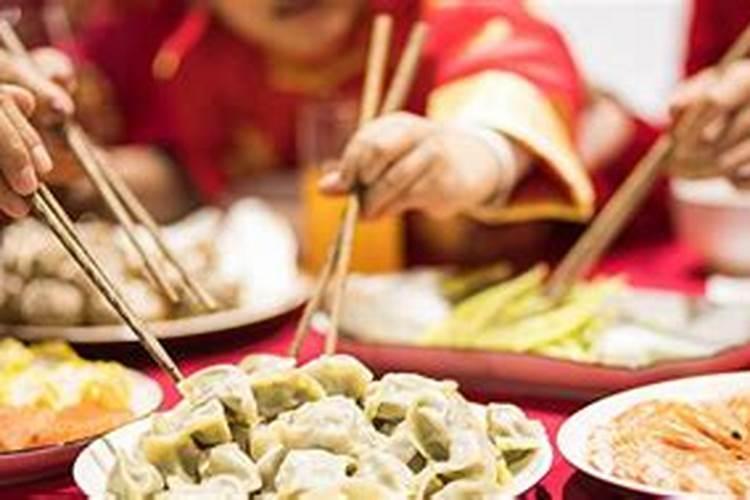 梦见别人办喜事吃饭的预兆