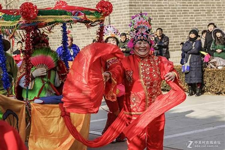 广东广州开通7条清明扫墓公交专线
