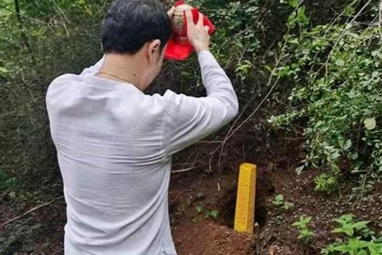 梦见过世老人在烧火