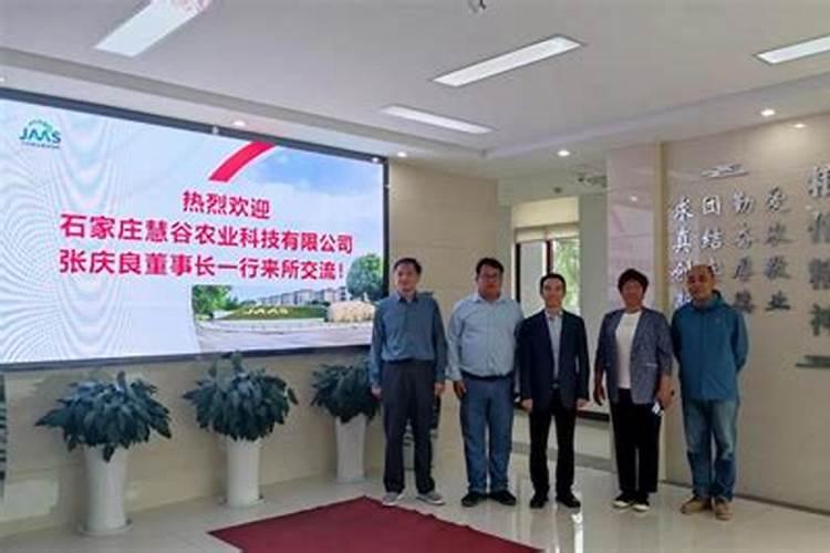 中国年迎接财神爷 你的姿势真的对了吗