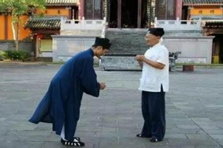 上坟磕头作揖的正确手势