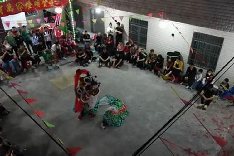 <急求!!>中国各地、各民族过春节的风俗习惯