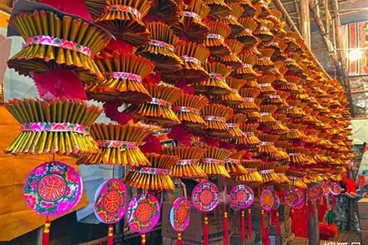 梦见吃桃子又大又红是什么兆头？