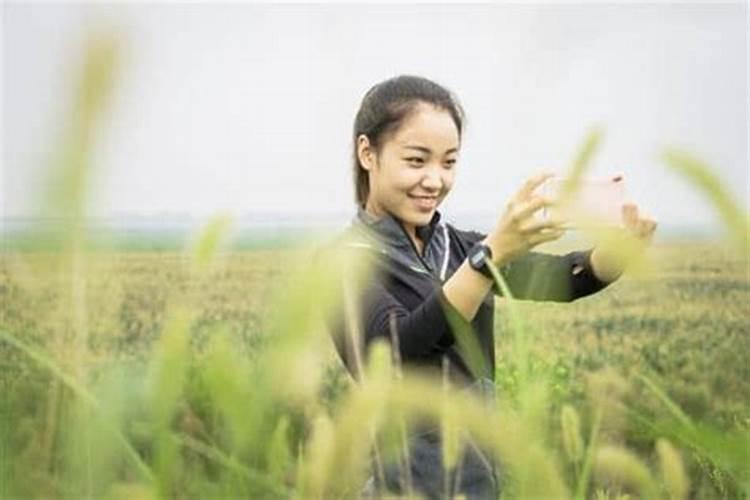 梦见和爱的女人用微信聊天的预兆