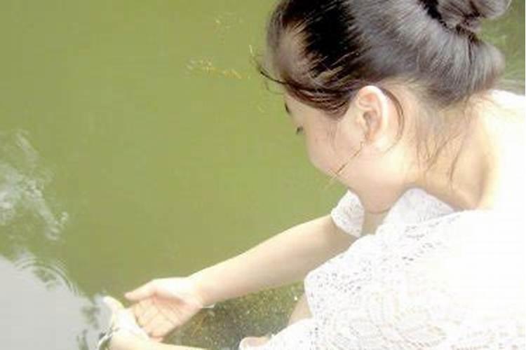 孕期梦到抓鱼是什么预兆呢？