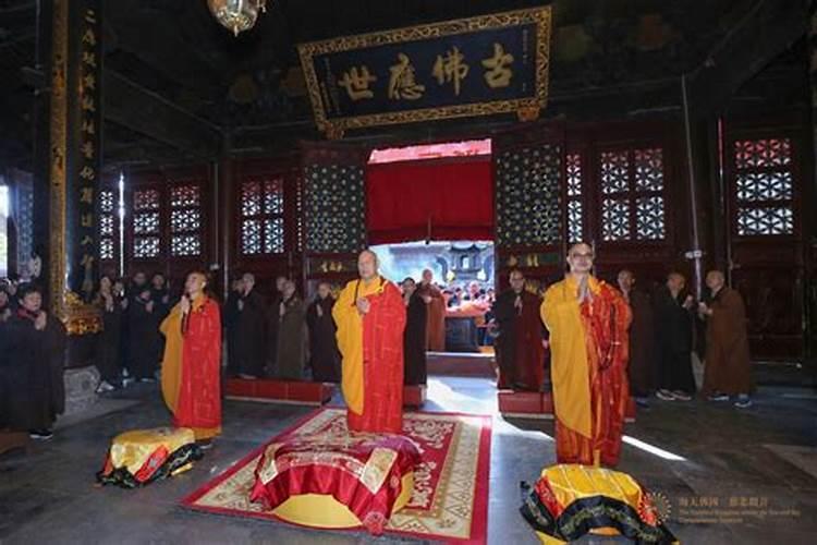 专门哭丧,吹喇叭,做法事的人叫什么？
