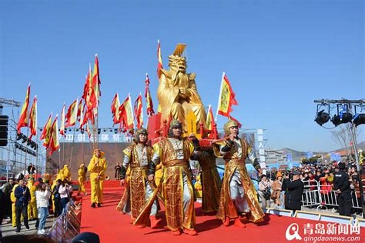 请问青岛这两天为什么都在外面烧纸？