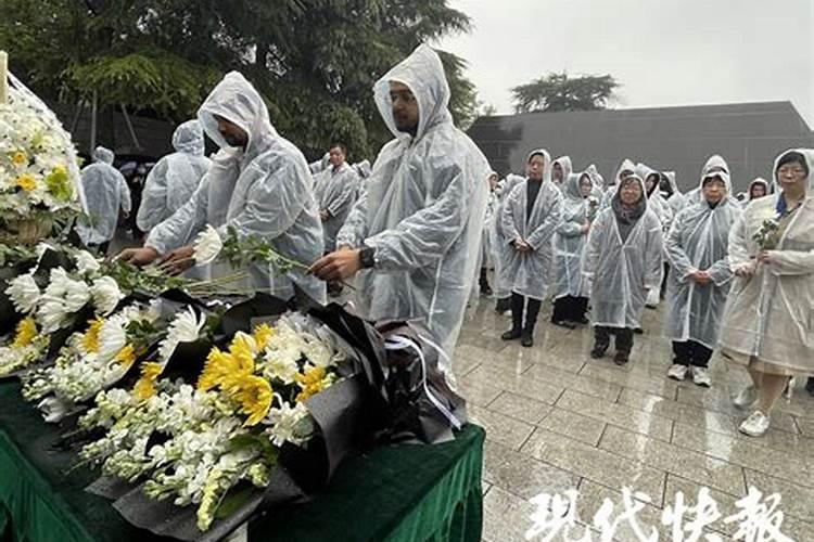 旧历1995年十月初一 等于是新历几月几日？
