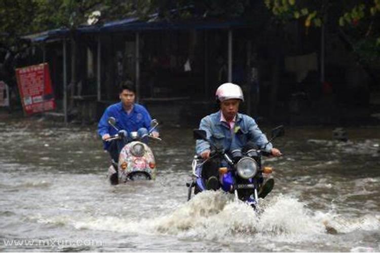 梦见下雨水流成河的预兆