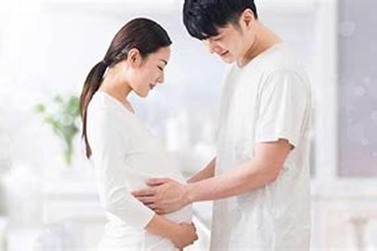 梦见前夫和他妻子生了个小男孩