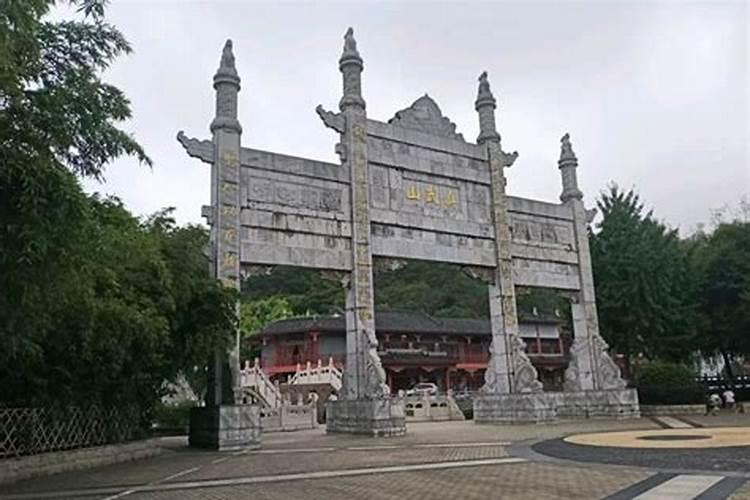 湖北省襄阳市几名退休教师免费辅导留守儿童,怎么看待他们的行为？
