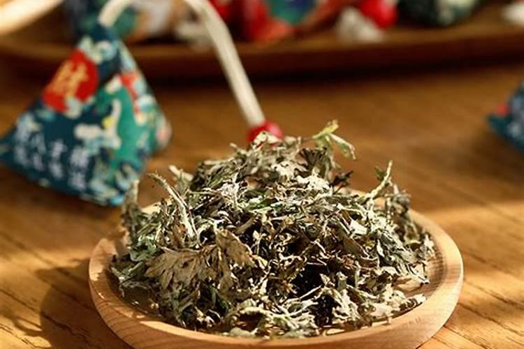 端午节艾叶挂门里还是门外