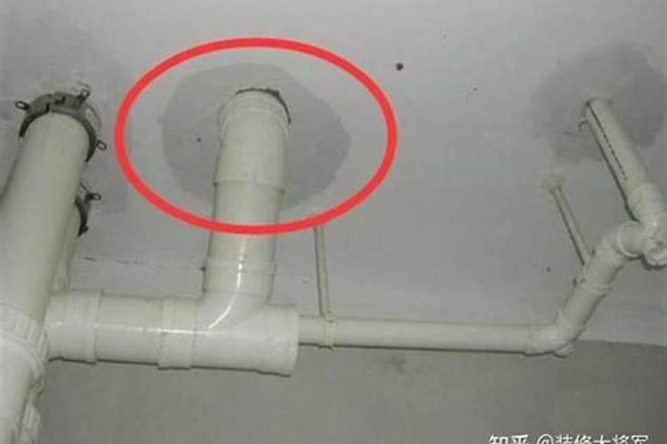 梦见卫生间屋顶漏水是什么意思？有什么症兆