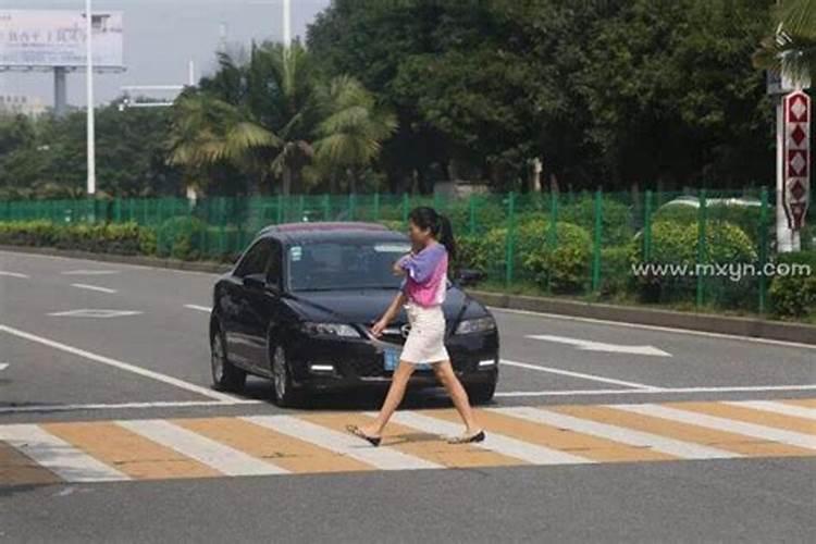 梦见我和朋友开车撞死人的预兆