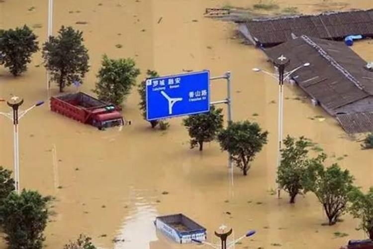 梦见下暴雨涨洪水是什么兆头