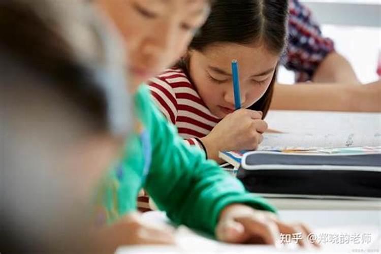 孩子上小学四年级,现在想给孩子转学,会不会对孩子有影响,孩子有点内向...