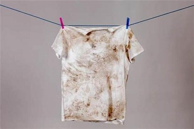 梦到衣服上沾屎是什么意思