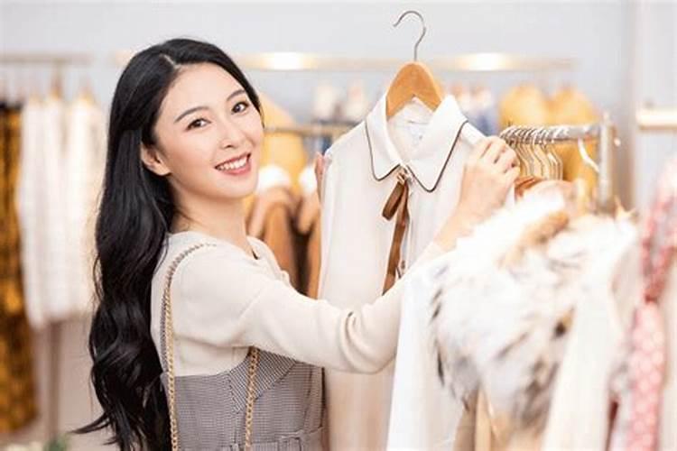 梦见男人穿女人的衣服是什么意思
