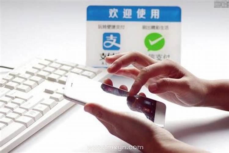 梦见买东西付钱给别人