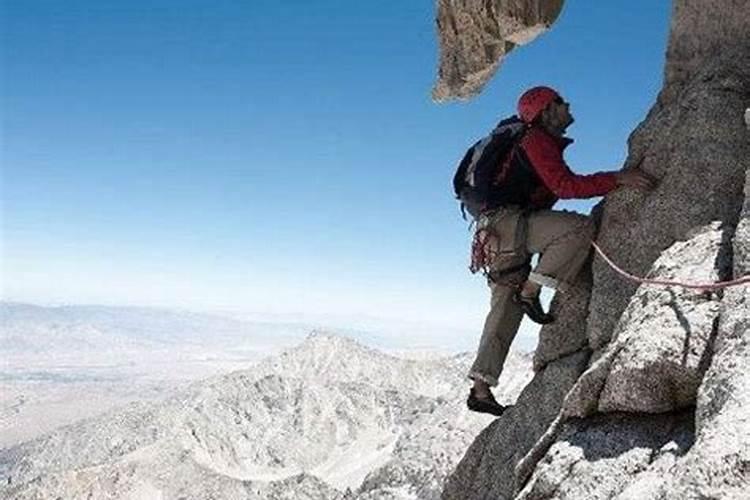 梦见爬山很陡峭最终没有爬上去什么意思
