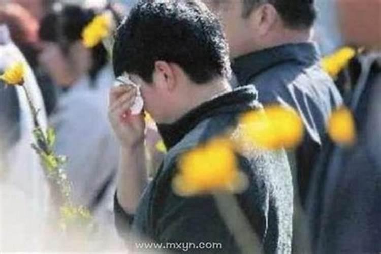 怎么老是梦见死去的人,女性总梦见死去的亲人