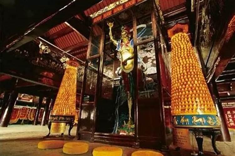 上海玉佛寺有没有可以为高考祈愿的符或者随身挂件之类的啊。。百度...