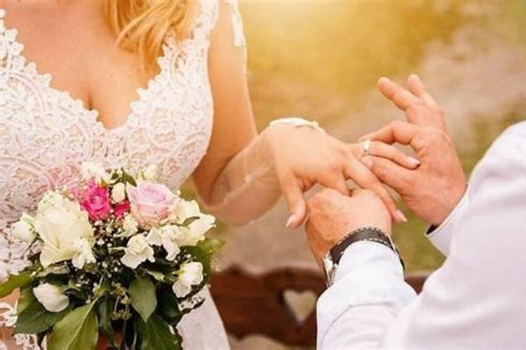 单身女生梦见自己结婚 单身女生梦见自己结婚梦境解析