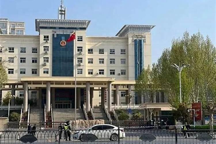 河南大学生摆摊教农村老人识别过期药,大学生的举动有多暖心？