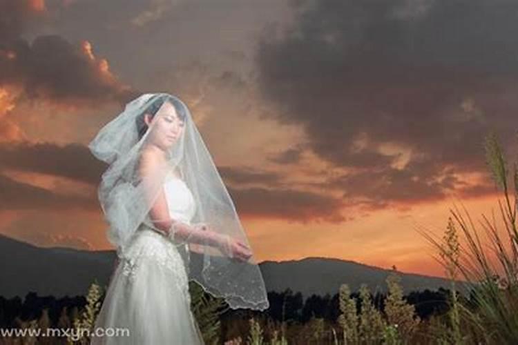 梦见自己穿婚纱什么意思 梦见自己穿婚纱的预兆