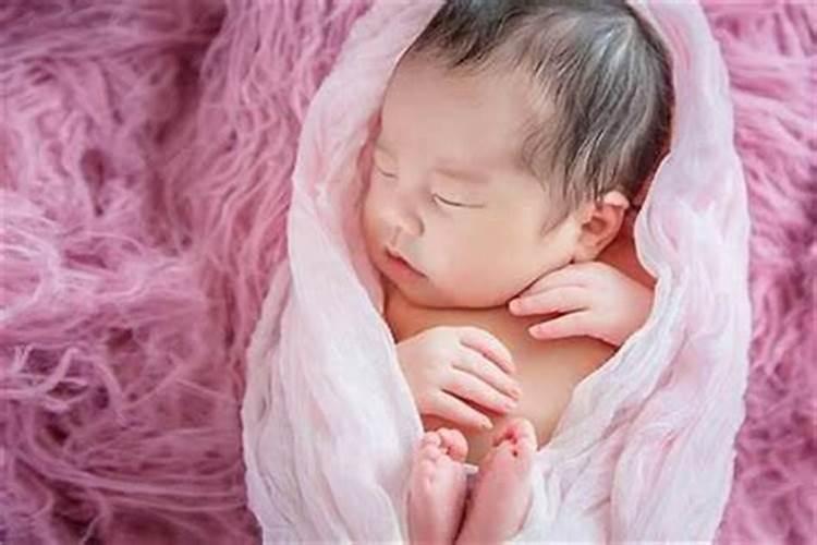 梦见救小女孩是什么意思？