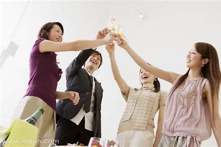 女人梦到好久不见的女性朋友是什么意思？