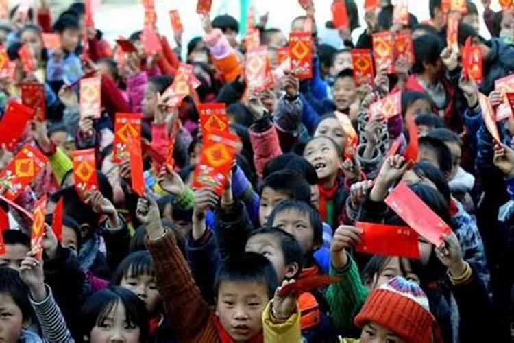 ...夜晚飞翔,叫声很像"注意".入夏后就消失了.谁知道这是什么鸟...